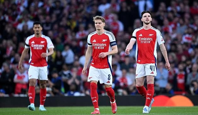 Darwin Nunez trong màu áo Liverpool - tiền đạo gây tranh cãi về sự ổn định
