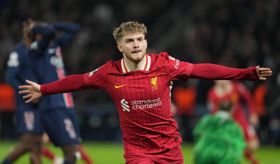 Harvey Elliott rạng rỡ mừng chức vô địch Premier League cùng Liverpool