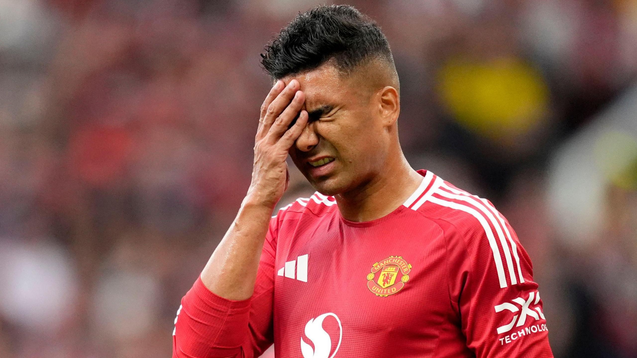 Tiền vệ Casemiro đối mặt tương lai bất định tại Man Utd sau mùa giải 2024/25