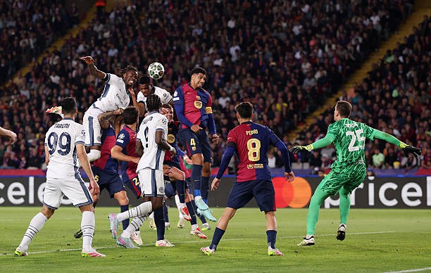 Trận cầu mãn nhãn giữa Barcelona và Inter Milan tại bán kết Champions League với tỷ số hòa 3-3.