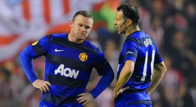 Wayne Rooney và Ryan Giggs bất lực nhìn MU thất bại trước Athletic Bilbao năm 2012