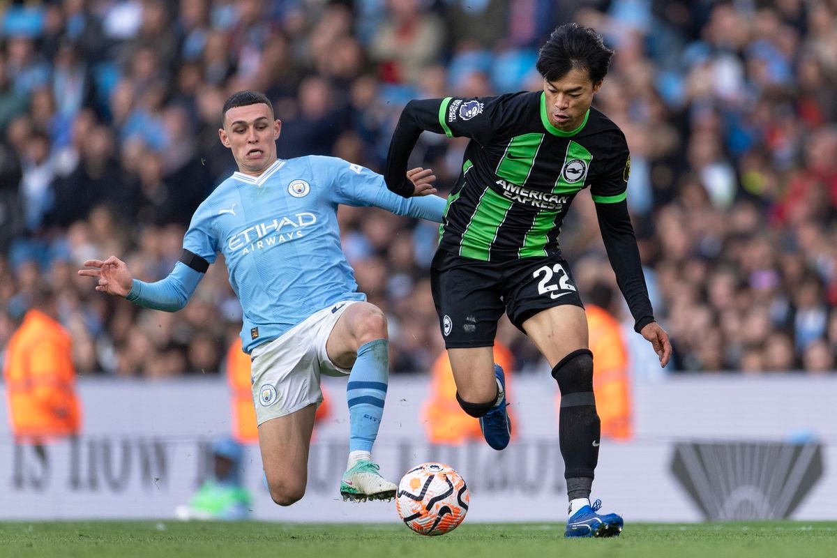 Cầu thủ Brighton và Man City đối đầu trên sân, biểu tượng cho cuộc chạm trán đầy duyên nợ giữa hai đội