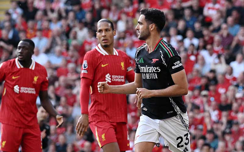 Hình ảnh đối đầu trực tiếp giữa các cầu thủ Liverpool và Arsenal trước trận đấu